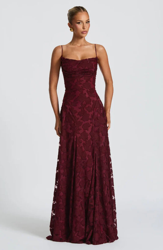 NOVA - Elegante vestido largo de encaje